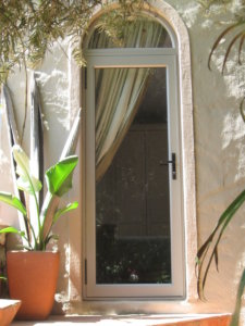 Single-Hinge-Door-Arch-Large-Pane