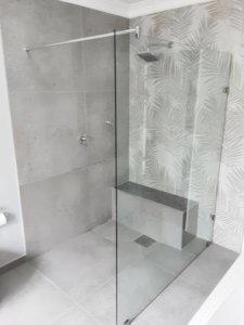 Frameless-Walk-In-Shower-1500x1900-Stabilizer