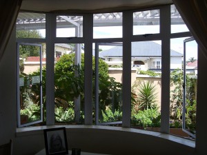 ALUMINIUM-BAY-WINDOW-0-ANN-SMITH  